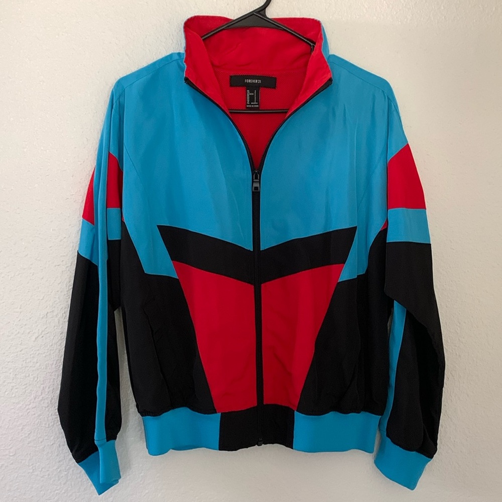 Color blocked windbreaker